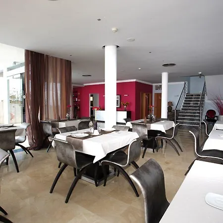 Lägenhetshotell Baia Brava 4*