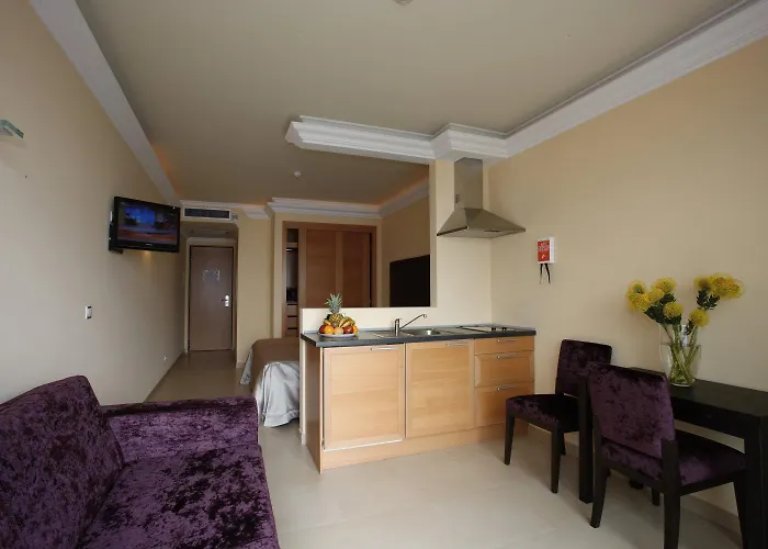 Apartahotel Baia Brava 4*